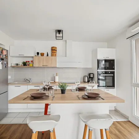 Chic And Comfortable Apart With Parking And Balcony Bezons Exterior photo