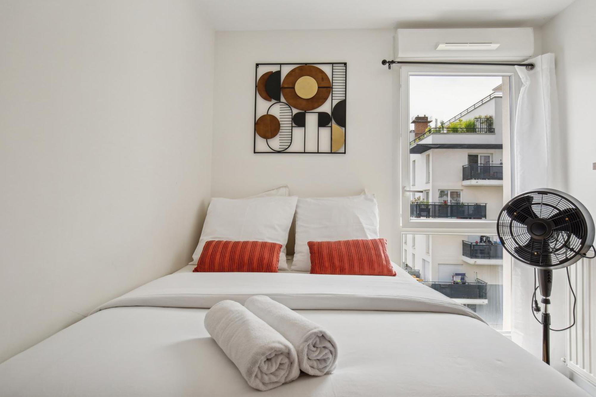 Chic And Comfortable With Parking And Balcony Apartment *