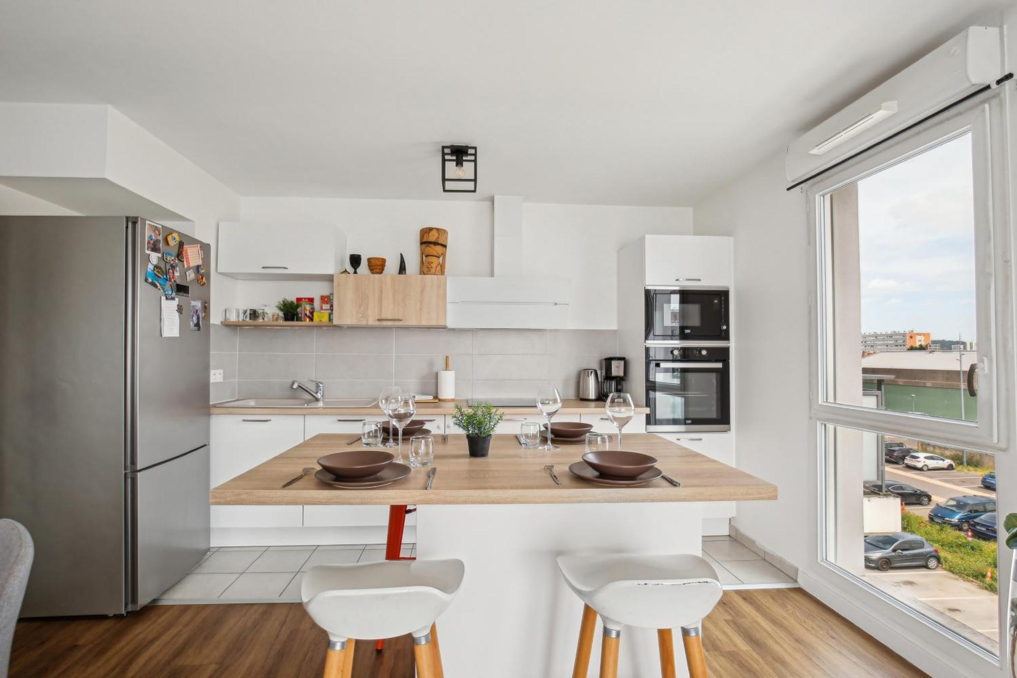 Apartment Chic And Comfortable With Parking And Balcony *