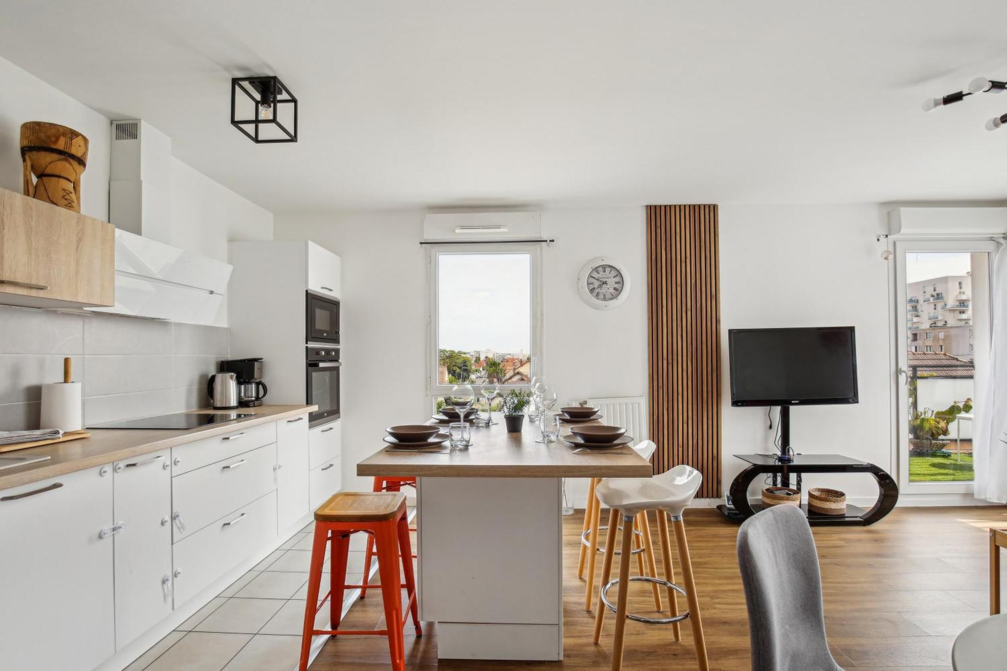 Chic And Comfortable With Parking And Balcony Apartment Bezons