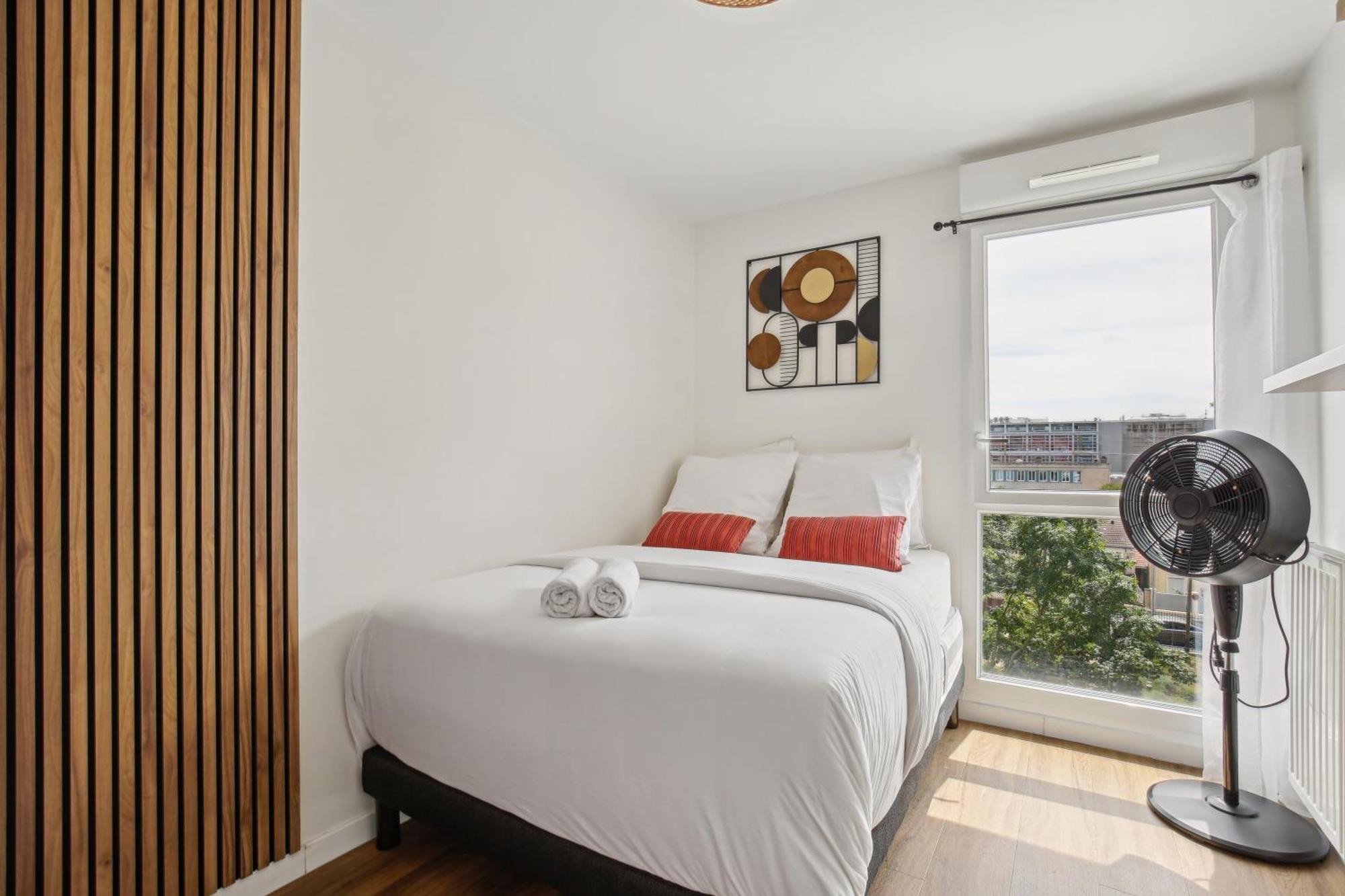 Chic And Comfortable With Parking And Balcony * Bezons